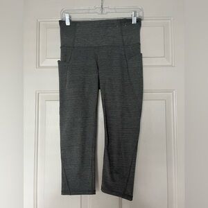 Xersion Heather Gray Active Capri Leggings | Medium